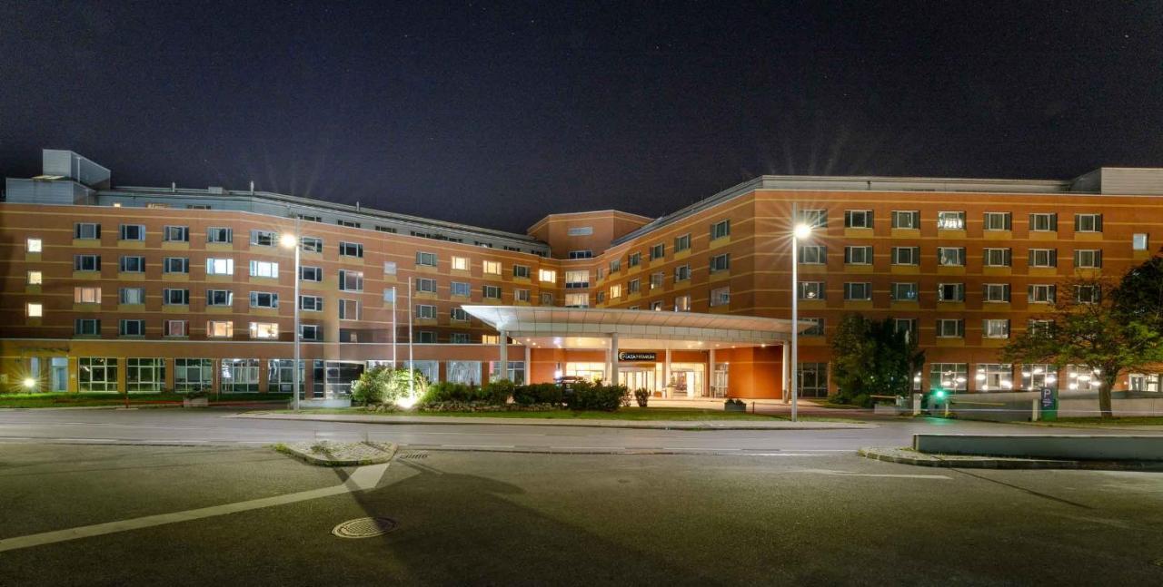 Plaza Premium 4* Wien