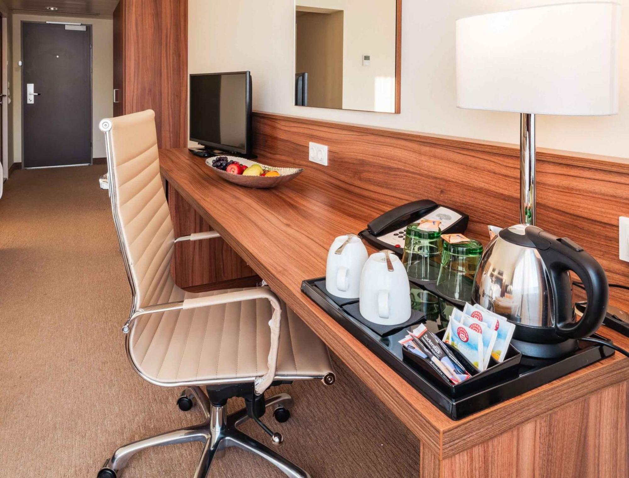 Plaza Premium 4* Wien